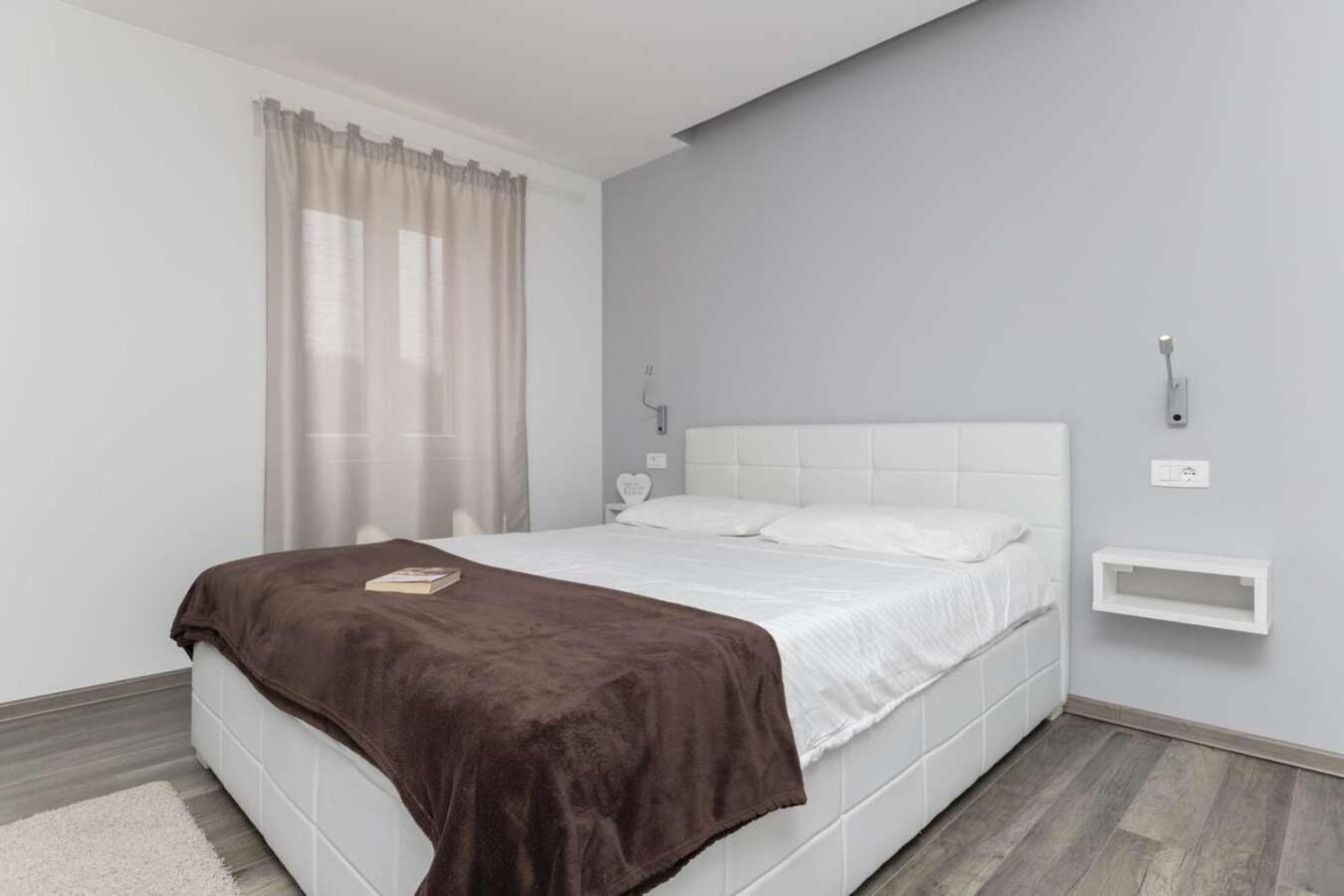 Villa Viscum In Central Istria For 8 Persons With Large Garden - Pet Friendly Pazin Bagian luar foto