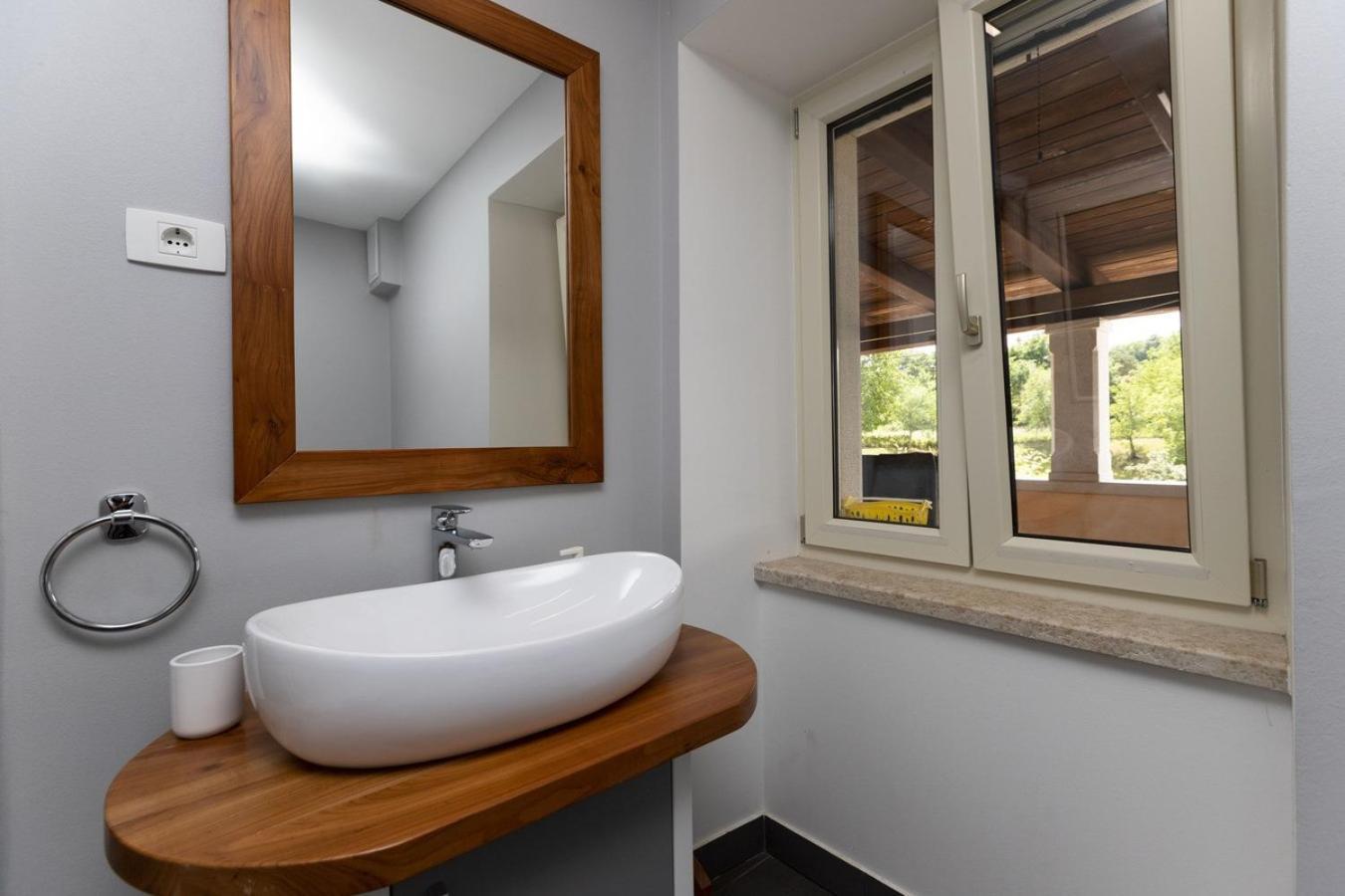 Villa Viscum In Central Istria For 8 Persons With Large Garden - Pet Friendly Pazin Bagian luar foto