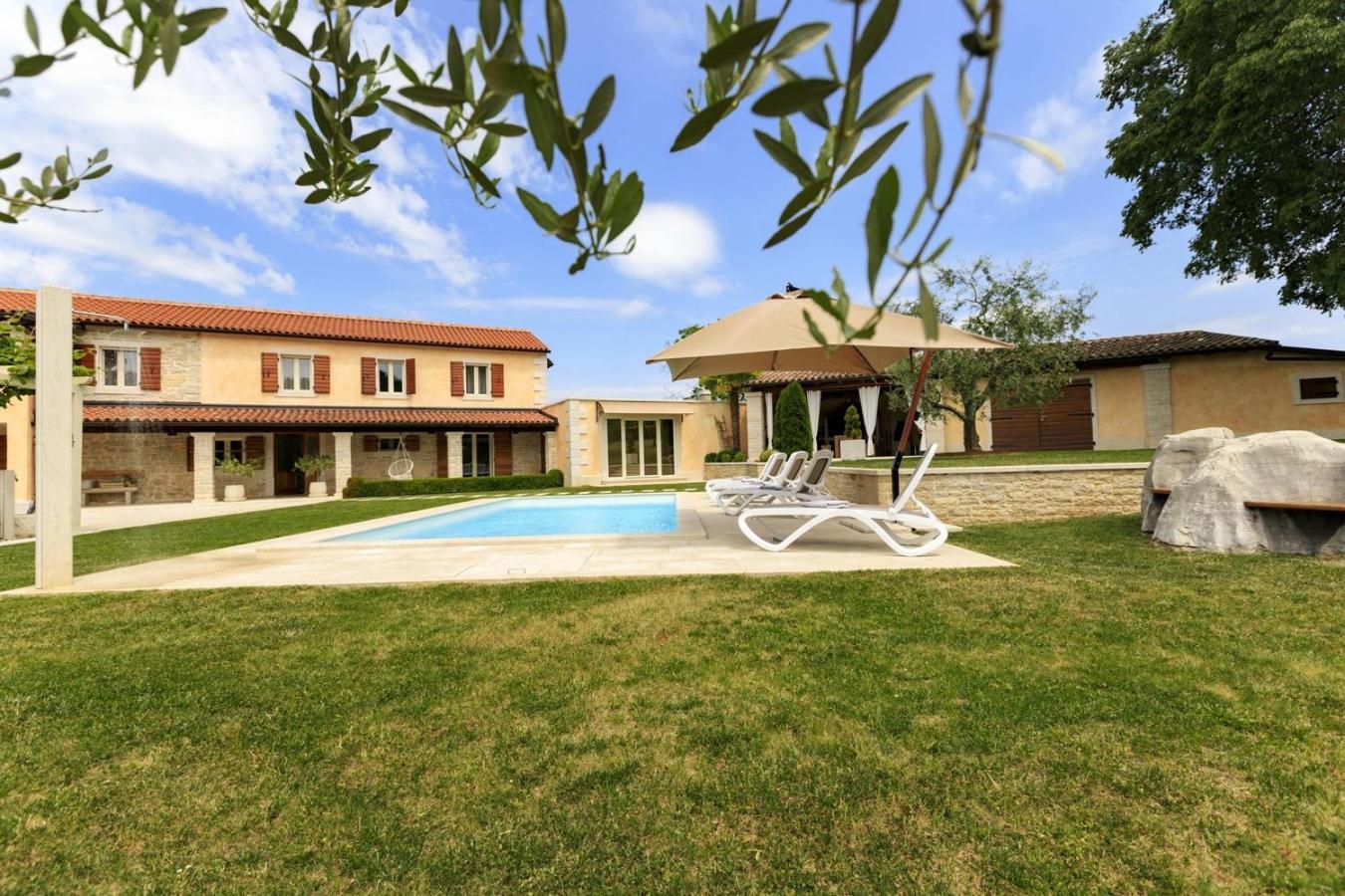 Villa Viscum In Central Istria For 8 Persons With Large Garden - Pet Friendly Pazin Bagian luar foto