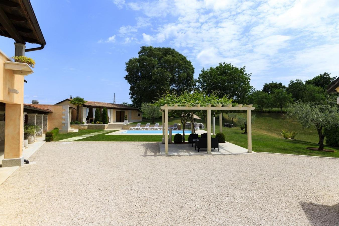 Villa Viscum In Central Istria For 8 Persons With Large Garden - Pet Friendly Pazin Bagian luar foto