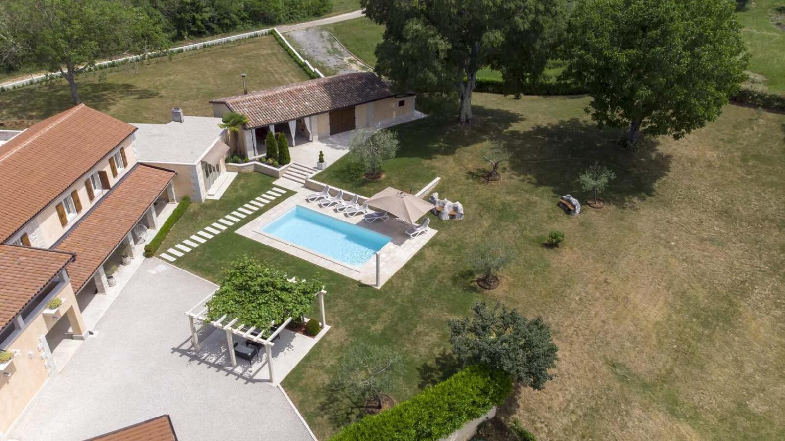 Villa Viscum In Central Istria For 8 Persons With Large Garden - Pet Friendly Pazin Bagian luar foto