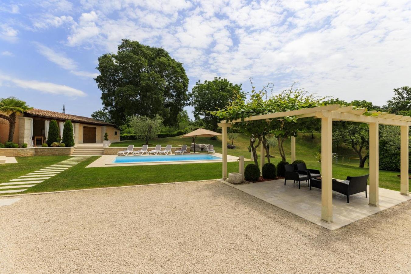 Villa Viscum In Central Istria For 8 Persons With Large Garden - Pet Friendly Pazin Bagian luar foto