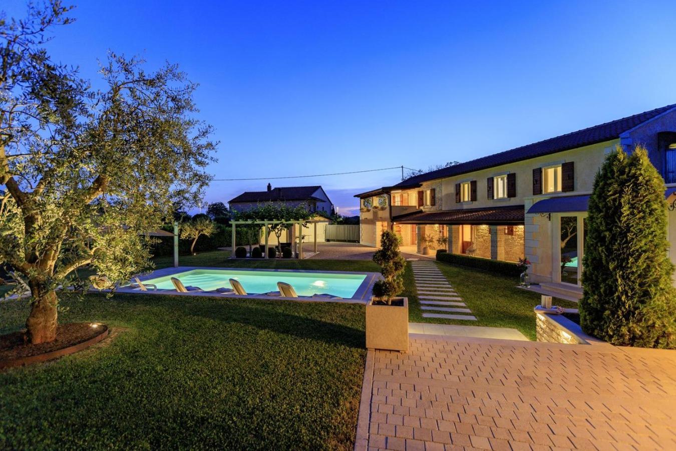 Villa Viscum In Central Istria For 8 Persons With Large Garden - Pet Friendly Pazin Bagian luar foto