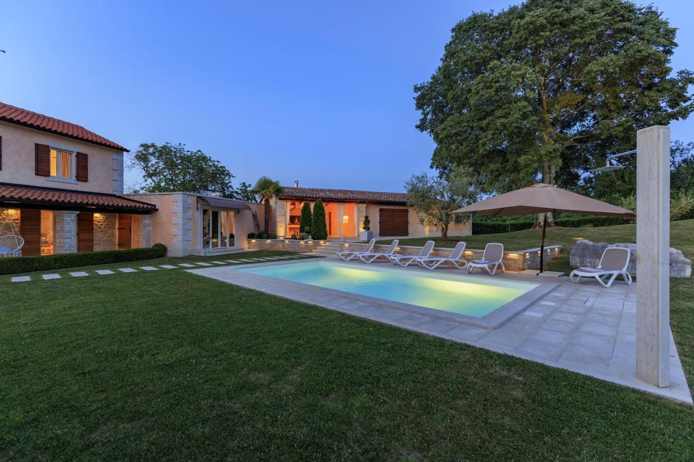 Villa Viscum In Central Istria For 8 Persons With Large Garden - Pet Friendly Pazin Bagian luar foto
