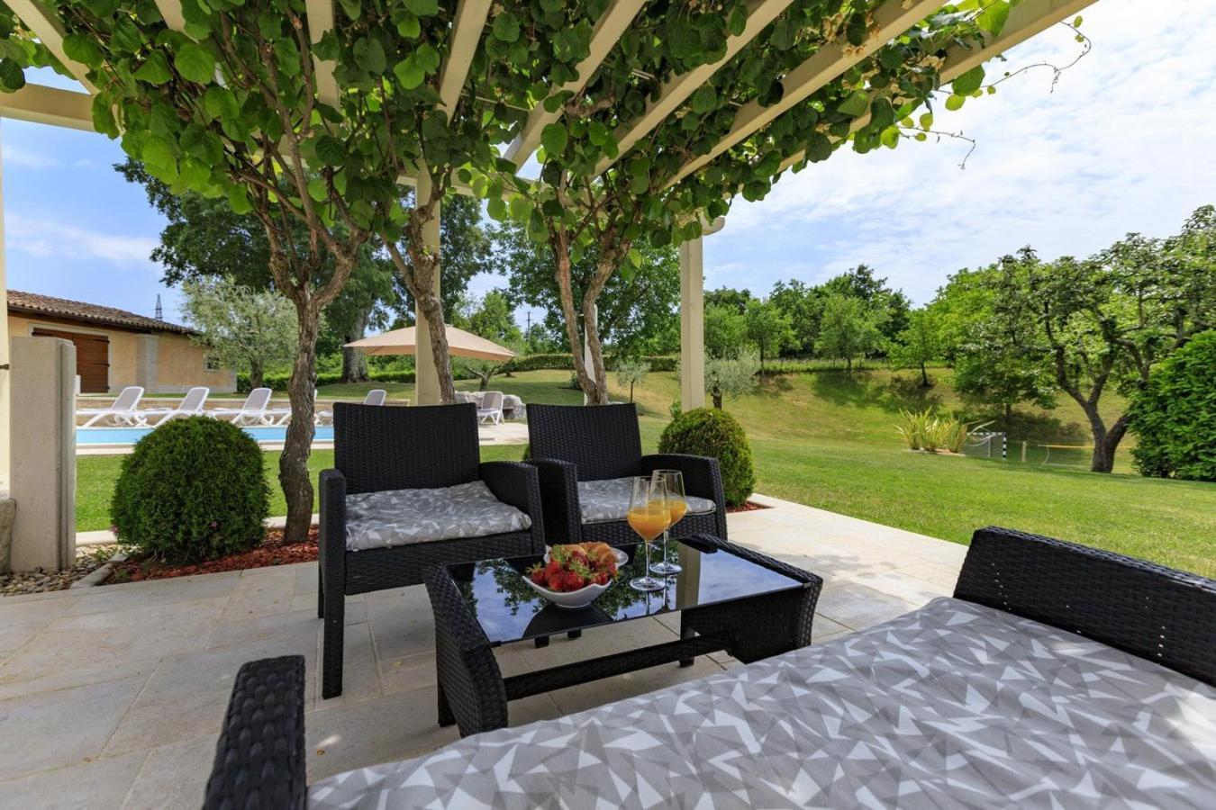 Villa Viscum In Central Istria For 8 Persons With Large Garden - Pet Friendly Pazin Bagian luar foto
