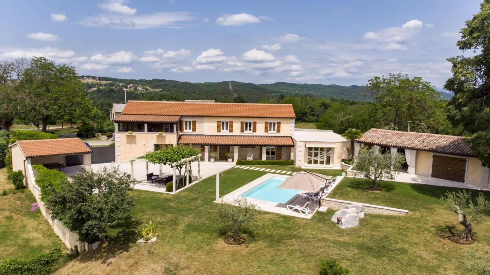 Villa Viscum In Central Istria For 8 Persons With Large Garden - Pet Friendly Pazin Bagian luar foto