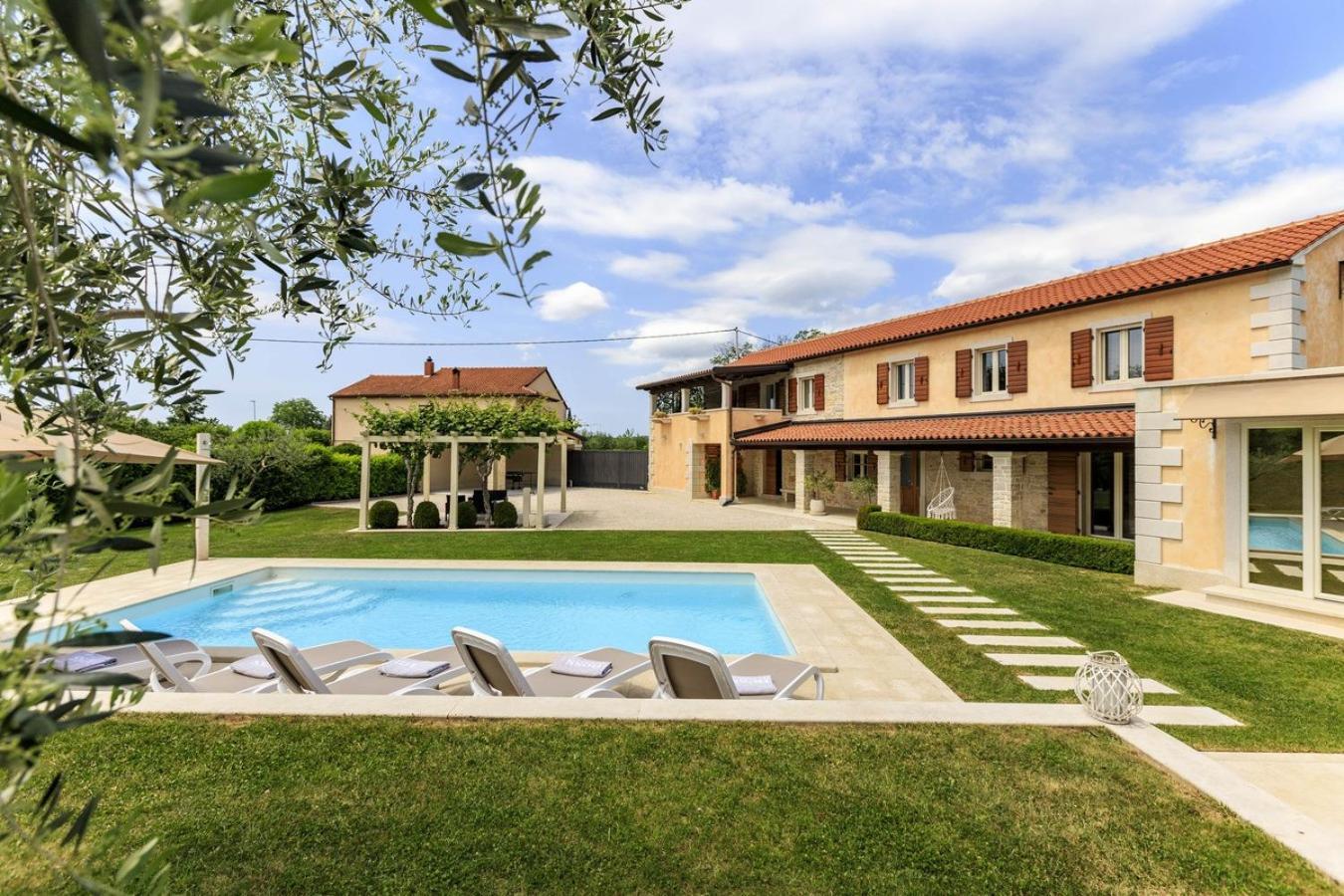 Villa Viscum In Central Istria For 8 Persons With Large Garden - Pet Friendly Pazin Bagian luar foto